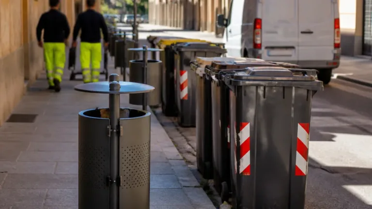 Santa Rita: redistribuiti i cassonetti e installati cestini anti-corvo, più controlli e pulizie